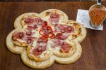 Un concept unic in Europa, Pizza in forma de floare a implinit 1 an