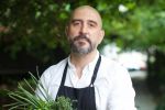 "Fericirea e un ac de siguranta", prima carte a lui Razvan Exarhu, va aparea la Curtea Veche Publishing