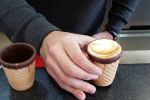 Ceștile de cafea comestibile &ndash; o invenție dulce și prietenoasă cu mediul &icirc;nconjurător