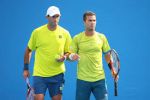 Horia Tecau si Asociatia Curtea Veche ofera cartea &ldquo;Viata in ritm de tenis&rdquo; elevilor din Cluj