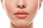 Tendințe de primăvară 2019 - Lips Up Hyaluron Volume Lip Booster