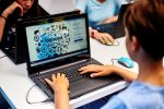 Copiii și adolescenții pot &icirc;nvăța programare acasă cu ajutorul cursurilor online Logiscool