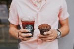 Starbucks a lansat capacul care va &icirc;nlocui 1 miliard de paie pe an