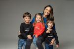 Andreea Raicu lansează prima colecție de hanorace cu mesaje pentru copii
