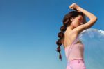 Maria Nila lansează Shimmer Spray care adaugă strălucire  și reduce efectul nedorit de electrizare