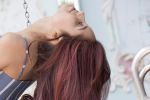 10 strategii care &icirc;ți mențin culoarea părului &icirc;ntre vopsiri