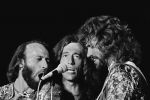 Steven Spielberg va ecraniza biografia trupei Bee Gees.