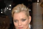 Kate Moss &icirc;şi face planuri de &icirc;nmorm&acirc;ntare.