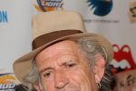 Chitaristul de la The Rolling Stones  a lovit &icirc;n cap un jurnalist francez.