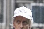 Michael Douglas arată de parcă ar fi ajuns deja la uşa morţii.