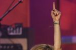 Divorţul c&acirc;ntăreţei Avril Lavigne de rockerul Deryck Whibley a fost finalizat.