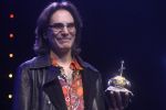 Obţine autograful lui Steve Vai.