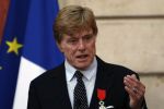 Sting, Robert Redford şi Robert De Niro cer eliberarea unei femei iraniene condamnate la moarte.