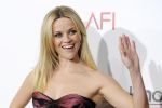 Reese Witherspoon s-a logodit.