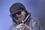 Carlos Santana s-a căsătorit.