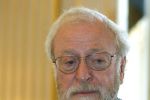 Michael Caine a primit cea mai importantă distincţie culturală a Franţei.