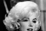 Marilyn Monroe şi Elizabeth Taylor obişnuiau să &icirc;şi radă părul de pe faţă.