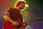 Legendarul chitarist Gary Moore a murit duminic&atilde;.