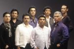 Iei bilet la Gipsy Kings, ai autograf de la trupă.