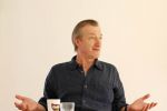 Julian Barnes, printre finaliştii Man Booker Prize.
