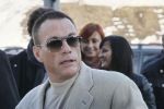 Jean-Claude Van Damme le-a povestit deţinuţilor de la Jilava cum a devenit vedetă.