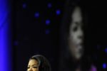 Oprah Winfrey a primit un premiu Oscar pentru acţiunile sale umanitare.