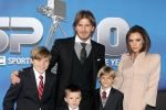 Victoria Beckham a cheltuit 40.000 de euro pe decoraţiuni de Crăciun.