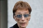 Robin Gibb, despre lupta sa cu cancerul: "Sunt &icirc;n remisie!".