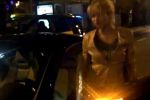 VIDEO Vezi cum dansează Shakira &icirc;n mijlocul străzii.