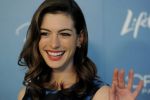 FOTO SCHIMBARE radicala. Cum s-a TRANSFORMAT Anne Hathaway pentru un rol in film.