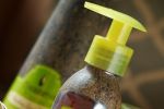 Macadamia Natural Oil, hrana pentru parul tau!
