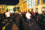 Noaptea &icirc;n care muzeele se măn&acirc;ncă pe p&acirc;ine.