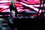 Elton John dă &icirc;n judecată publicaţia The Times.