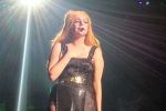 MEGACONCERTUL LADY GAGA a &icirc;nceput la Bucureşti. C&acirc;ntăreaţa s-a &icirc;mbrăcat &icirc;n regină.