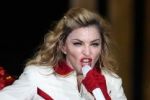 Madonna a temperat polemica cu Marine Le Pen,renunţ&acirc;nd la afişarea svasticii &icirc;n concertul ...