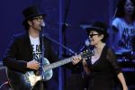 Yoko Ono şi fiul lui John Lennon au creat o "coaliţie &icirc;mpotriva gazului de şist".