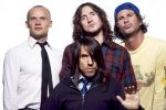 Peste 20.000 de fani s-au adunat la concertul trupei Red Hot Chili Peppers din Capitală.