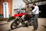 Jeremy Irons a străbătut Transilvania pe motocicletă: A băut PĂLINCĂ şi a m&acirc;ncat ...
