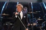 Rod Stewart: Obişnuiam să folosesc supozitoare cu cocaină.