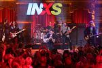 Grupul rock australian INXS se desparte.