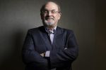 Salman Rushdie şi John Le Carr&eacute; au pus capăt unei polemici care a durat 15 ani.