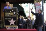Actriţa Helen Mirren a primit o stea pe Aleea Celebrităţilor din Hollywood.