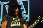 Concert de zile mari la Bucureşti. Slash a &icirc;ncins atmosfera la Sala Palatului.