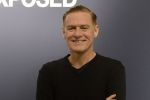 Bryan Adams a devenit din nou tată.