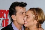 Lindsay Lohan şi Charlie Sheen au petrecut o seară &icirc;mpreună.