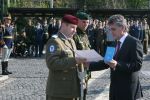FOTO. Ziua Forţelor Terestre: Militari decoraţi şi depuneri de coroane.