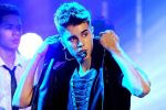 VIDEO. Justin Bieber a fost atacat pe scena din Dubai de către un admirator.