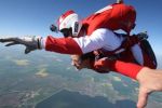 FOTO: ADRENALINĂ, muzică şi PARAŞUTISM! Află unde s-a mutat polul distracţiei &icirc;n aer liber!.