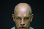 Actorul John Malkovich a salvat viaţa unui bărbat &icirc;n Canada.