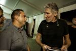 FOTO Roger Waters s-a &icirc;nt&acirc;lnit cu militarii rom&acirc;ni &icirc;n culisele spectacolului "The ...